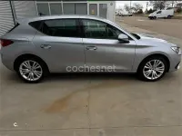 Usado Seat Leon Style 130 CV (95 kW) 2021 Gris / plata Berlina