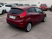 Usado Ford Fiesta Titanium 95 CV (69 kW) 2012 Granate Utilitario