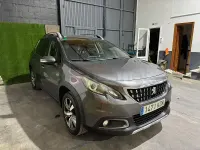 Usado Peugeot 2008 Allure 120 CV (88 kW) 2017 Gris / plata SUV