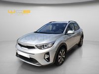 Usado Kia Stonic 100 CV (73 kW) 2025 Gris / plata SUV