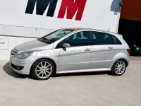 Usado Mercedes B200 140 CV (102 kW) 2007 Gris / plata Monovolumen