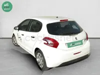 Usado Peugeot 208 Active 75 CV (55 kW) 2015 Blanco Utilitario