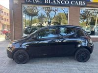Usado Lancia Ypsilon Gold 69 CV (50 kW) 2014 Negro Utilitario