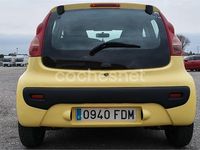 Usado Peugeot 107 68 CV (50 kW) 2006 Amarillo Utilitario