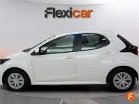 Usado Toyota Yaris Comfort 72 CV (52 kW) 2023 Blanco Utilitario