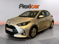 Usado Toyota Yaris Hybrid Business Edition 116 CV (85 kW) 2021 Gris Berlina