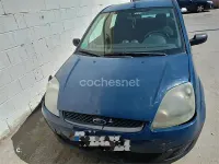 Usado Ford Fiesta 70 CV (51 kW) 2006 Azul Utilitario