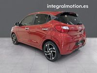 Usado Hyundai i10 66 CV (48 kW) 2023 Rojo Utilitario
