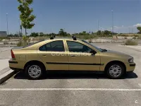Usado Volvo S60 163 CV (119 kW) 2003 Amarillo Berlina