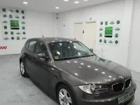 Usado BMW 118 Comfort Edition 143 CV (105 kW) 2007 Marrón Utilitario