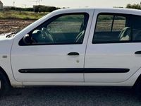 Usado Renault Clio II Authentique 60 CV (44 kW) 2005 Blanco Utilitario