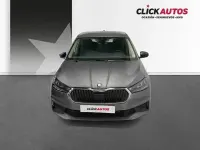Usado Skoda Fabia Essence 80 CV (58 kW) 2025 Gris / plata Utilitario