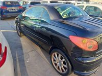 Usado Peugeot 206 CC 110 CV (80 kW) 2005 Negro Descapotable