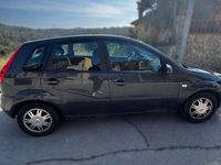 Usado Ford Fiesta Trend 82 CV (60 kW) 2007 Negro Utilitario