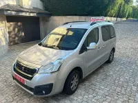 Usado Peugeot Partner Tepee Style 100 CV (73 kW) 2016 Gris / plata Monovolumen
