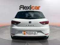 Usado Seat Leon Style 130 CV (95 kW) 2018 Blanco Berlina
