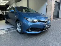 Używany Toyota Auris Hybrid Business Edition 136 KM (100 kW) 2016 Niebieski Sedan/Limuzyna