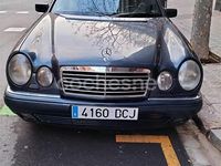 Usado Mercedes E300 Avantgarde 177 CV (130 kW) 1998 Verde Berlina
