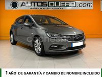 Usado Opel Astra Selective 110 CV (80 kW) 2019 Gris / plata Berlina