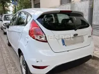 Usado Ford Fiesta Trend 95 CV (69 kW) 2016 Blanco Utilitario
