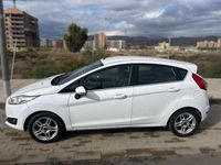 Usado Ford Fiesta Titanium 95 CV (69 kW) 2014 Blanco Utilitario