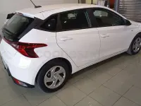 Usado Hyundai i20 100 CV (73 kW) 2021 Blanco Utilitario