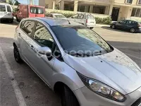 Usado Ford Fiesta Trend 82 CV (60 kW) 2016 Gris / plata Utilitario