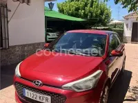 Usado Hyundai i20 84 CV (61 kW) 2017 Rojo Berlina