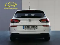 Usado Hyundai i30 100 CV (73 kW) 2019 Blanco Berlina