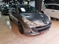 Usado Peugeot 206 75 CV (55 kW) 2010 Gris / plata Berlina