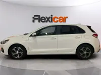 Usado Hyundai i30 120 CV (88 kW) 2022 Blanco Berlina