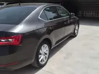 Usado Skoda Superb 190 CV (139 kW) 2019 Negro metalico