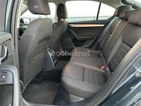 Usado Skoda Octavia Ambition 150 CV (110 kW) 2018 Gris / plata Berlina