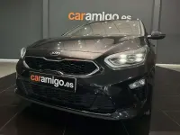 Usado Kia Ceed 136 CV (100 kW) 2021 Negro Utilitario