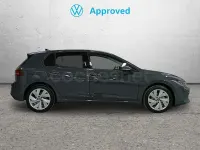 Usado VW Golf VIII 115 CV (84 kW) 2025 Gris / plata Berlina