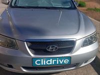 Usado Hyundai Sonata Comfort 150 CV (110 kW) 2006 Gris Berlina