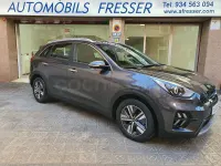 Usado Kia Niro 141 CV (103 kW) 2022 Gris / plata SUV