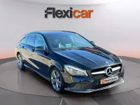 Usado Mercedes CLA220 Shooting Brake 170 CV (125 kW) 2019 Negro Familiar