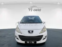 Usado Peugeot 207 68 CV (50 kW) 2013 Blanco Berlina