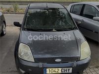 Usado Ford Fiesta Trend 80 CV (58 kW) 2003 Gris / plata Berlina