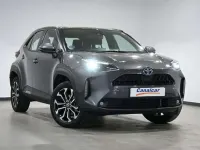 Usado Toyota Yaris Hybrid Active 92 CV (67 kW) 2022 Gris Berlina