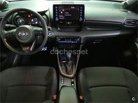 Usado Toyota Yaris Hybrid Plus 116 CV (85 kW) 2023 Gris / plata Berlina