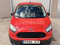 Usado Ford Tourneo Courier Ambiente 75 CV (55 kW) 2015 Rojo Monovolumen