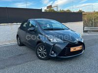Usado Toyota Yaris Hybrid Advance 100 CV (73 kW) 2018 Gris / plata Berlina