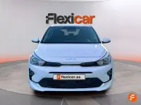 Usado Kia Rio 120 CV (88 kW) 2023 Blanco Berlina