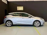 Usado Opel Astra Excellence 136 CV (100 kW) 2017 Gris / plata Berlina
