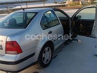 Usado VW Bora Conceptline 90 CV (66 kW) 1999 Gris / plata Berlina