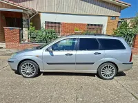 Usado Ford Focus Ambiente 90 CV (66 kW) 2002 Gris / plata Familiar