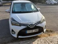 Usado Toyota Yaris Hybrid 100 CV (73 kW) 2016 Blanco Berlina