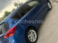Usado Toyota Auris Business Edition 90 CV (66 kW) 2014 Azul Familiar
